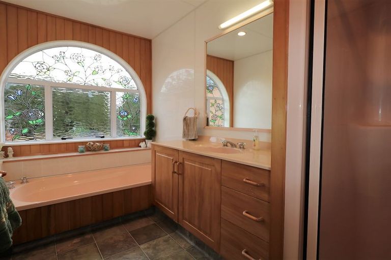 Photo of property in 64 Richmond Road, Carterton, 5713