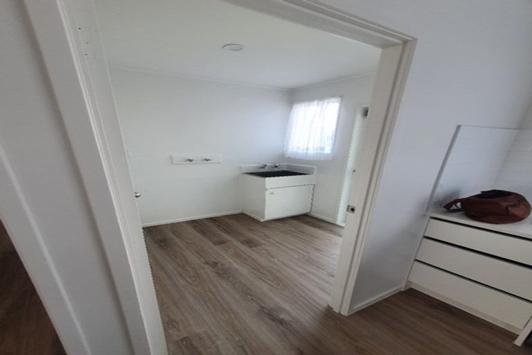 Photo of property in 1/5 Myna Place, Weymouth, Auckland, 2103