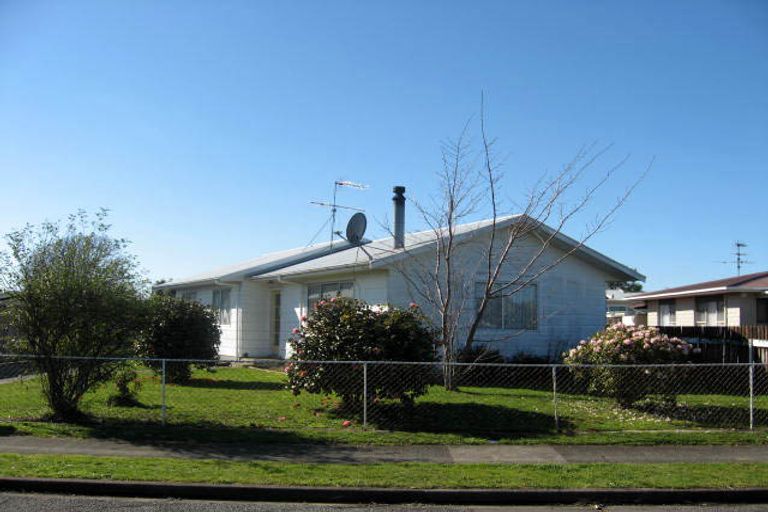 Photo of property in 16 Fisher Place, Carterton, 5713