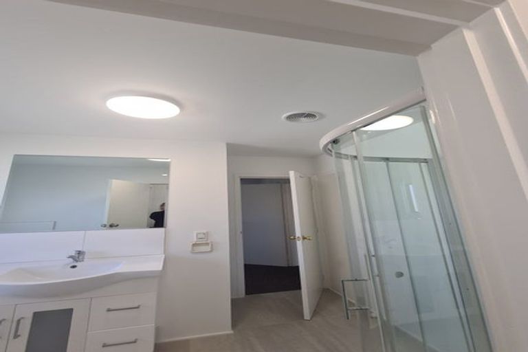 Photo of property in 1/338 Main Road, Tawa, Wellington, 5028