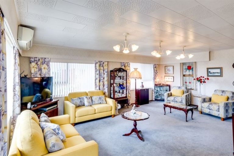 Photo of property in 174 Tait Drive, Greenmeadows, Napier, 4112