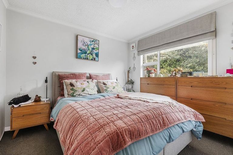 Photo of property in 2/74 Creswick Terrace, Northland, Wellington, 6012