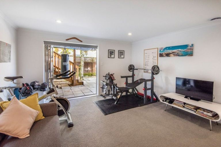 Photo of property in 2/41 Merani Street, Narrow Neck, Auckland, 0622