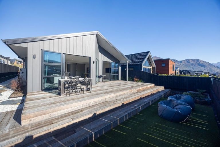 Photo of property in 71 Farrant Drive, Wanaka, 9305