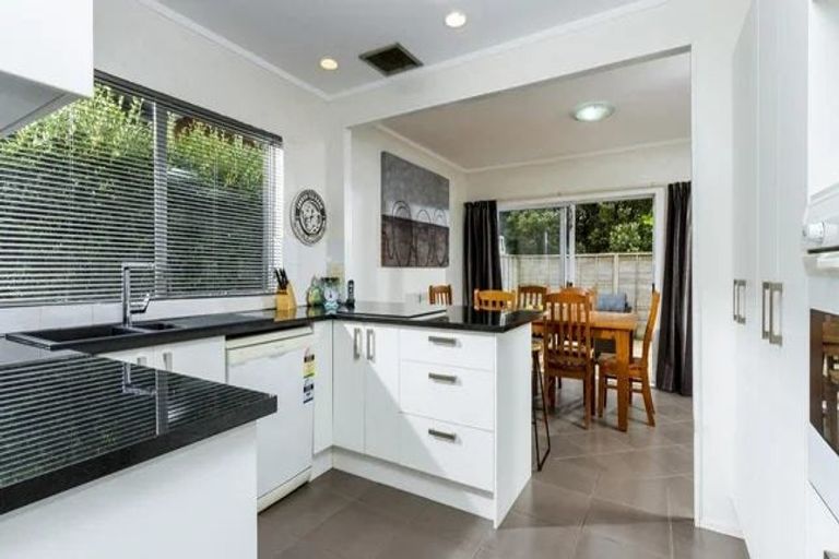 Photo of property in 40 Stapleford Crescent, Browns Bay, Auckland, 0630