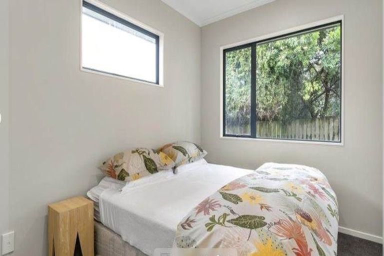 Photo of property in 99 Kemp Road, Massey, Auckland, 0614