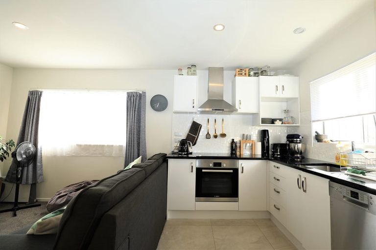 Photo of property in 56 Prince Regent Drive, Half Moon Bay, Auckland, 2012