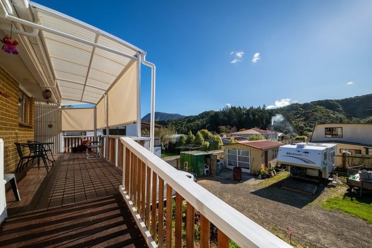 Photo of property in 131 Waikawa Road, Picton, 7220