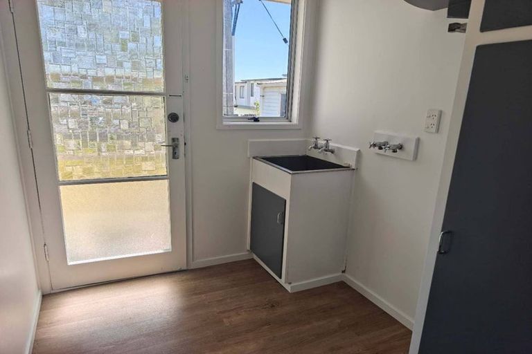 Photo of property in 8 Newham Place, Henderson, Auckland, 0612