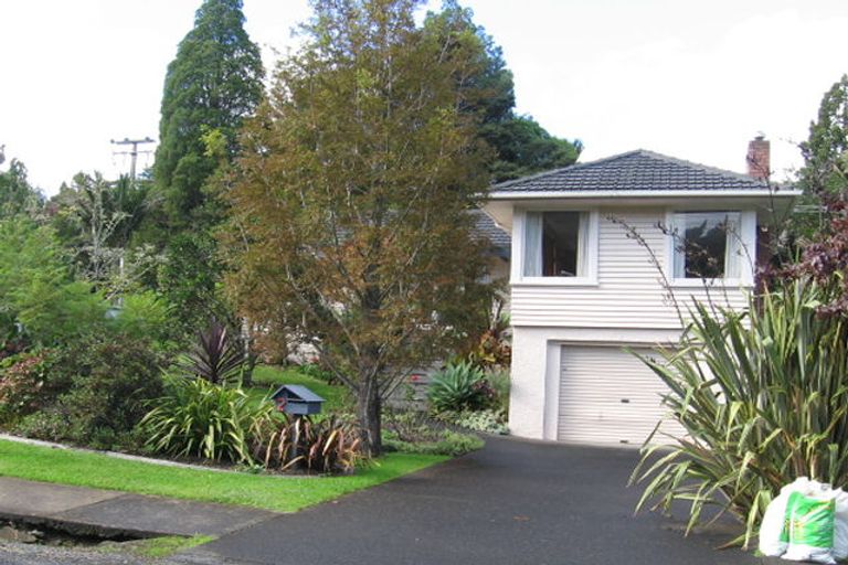 Photo of property in 2 York Road, Titirangi, Auckland, 0604