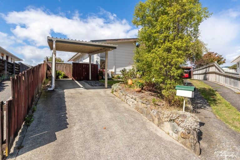 Photo of property in 1/16 Fremont Grove, Totara Park, Upper Hutt, 5018
