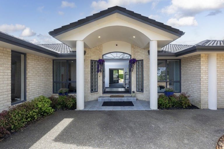 Photo of property in 14 Applemoors Way, Riverhead, 0820