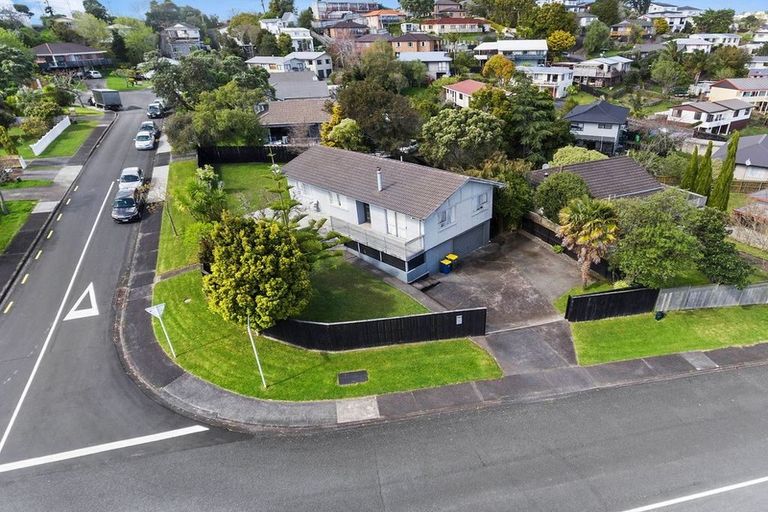 Photo of property in 12 Devonshire Road, Unsworth Heights, Auckland, 0632