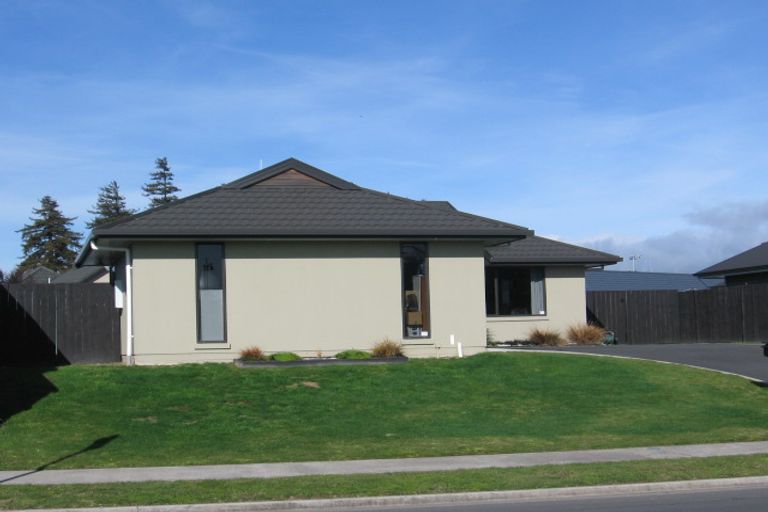 Photo of property in 24 Nottingham Drive, Hamilton East, Hamilton, 3216