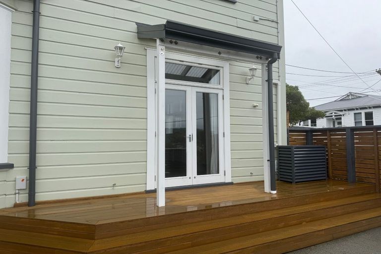 Photo of property in 9 Maarama Crescent, Aro Valley, Wellington, 6021