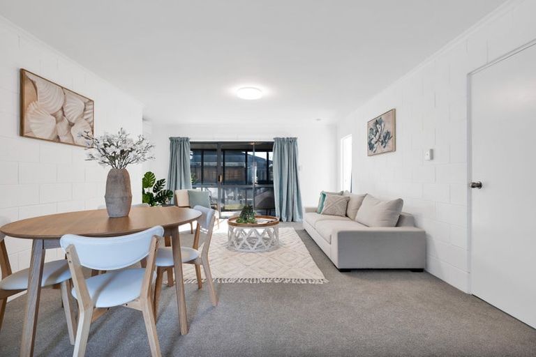 Photo of property in 2/65 Northgate, Strandon, New Plymouth, 4312