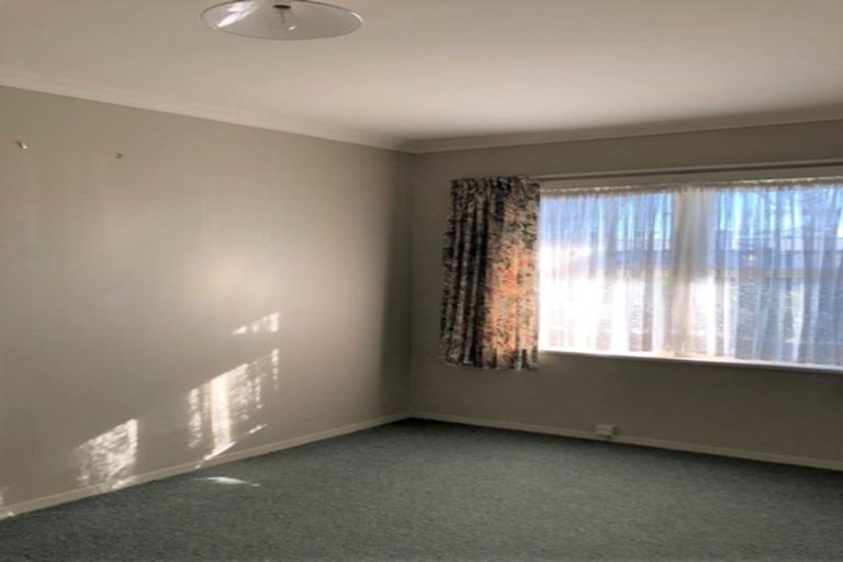 Photo of property in 6 Karaka Crescent, Levin, 5510
