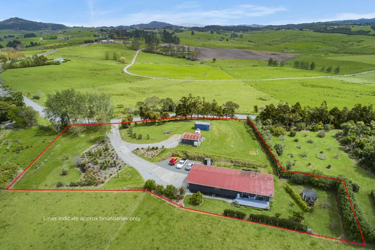 Photo of property in 18 Addison Road, Pataua South, Onerahi, 0192