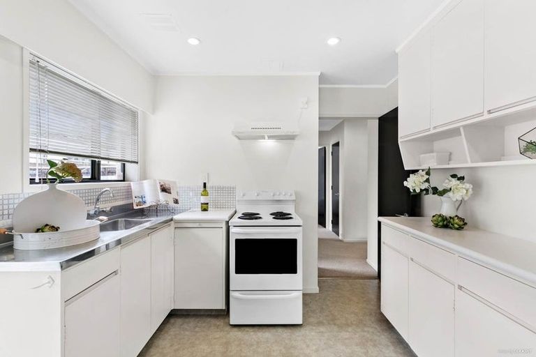 Photo of property in 1/38a Moore Street, Hillcrest, Auckland, 0627