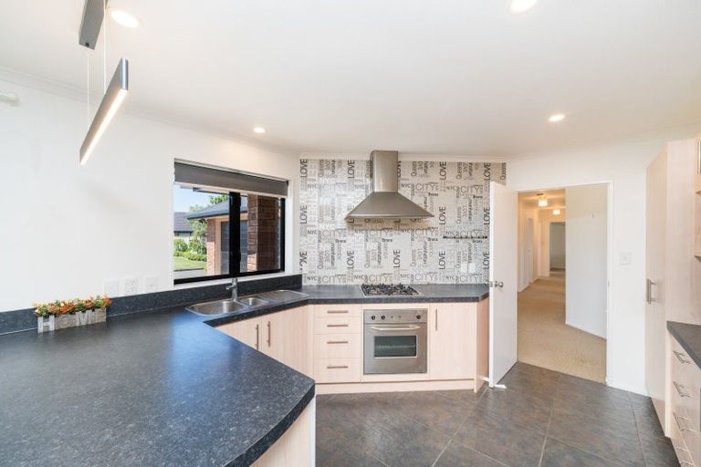 Photo of property in 15 Orlando Way, Kelvin Grove, Palmerston North, 4414