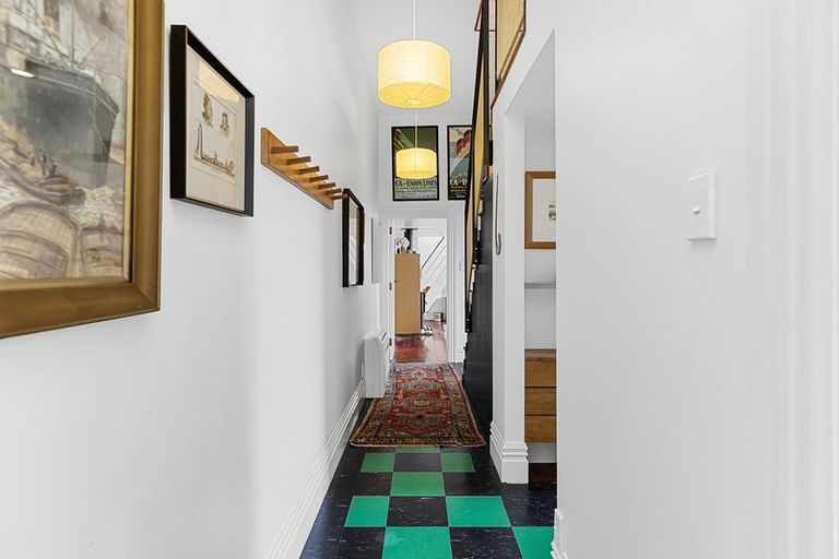 Photo of property in 118 Elizabeth Street, Mount Victoria, Wellington, 6011