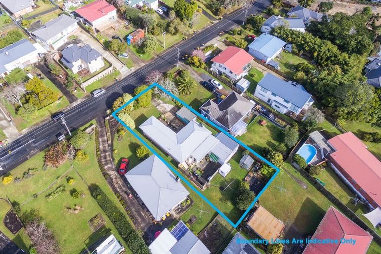 Photo of property in 70 Sylvan Crescent, Te Atatu South, Auckland, 0610