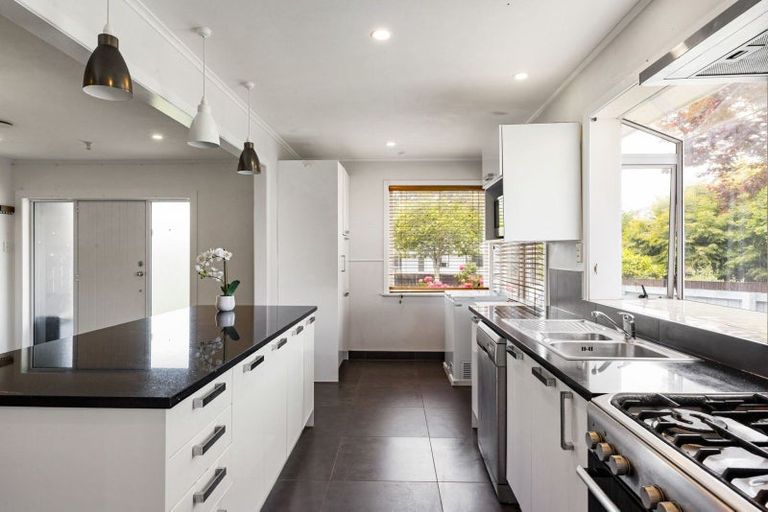 Photo of property in 6 Parkdale Place, Glenview, Hamilton, 3206