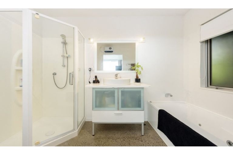 Photo of property in 1340 Papamoa Beach Road, Papamoa Beach, Papamoa, 3118