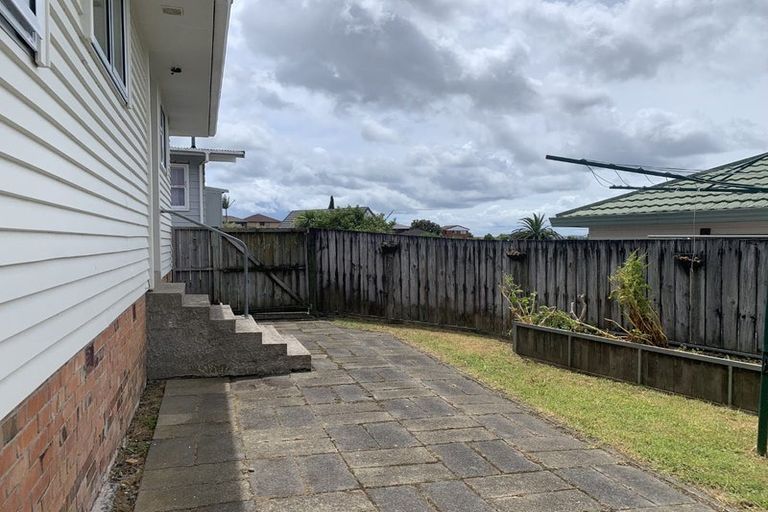 Photo of property in 1/204 Sturges Road, Henderson, Auckland, 0612