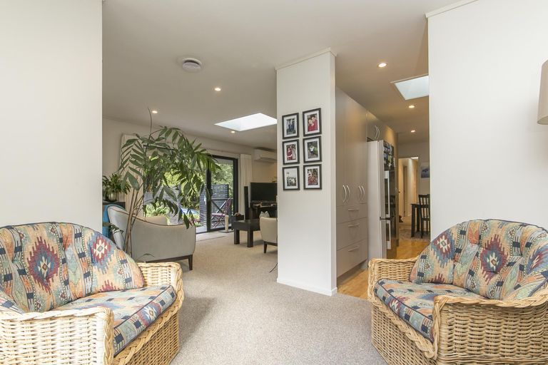 Photo of property in 420 Scenic Drive, Waiatarua, Auckland, 0612