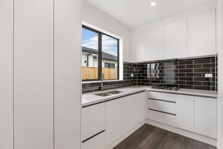 Photo of property in 9 Holcroft Street, Papakura, 2110