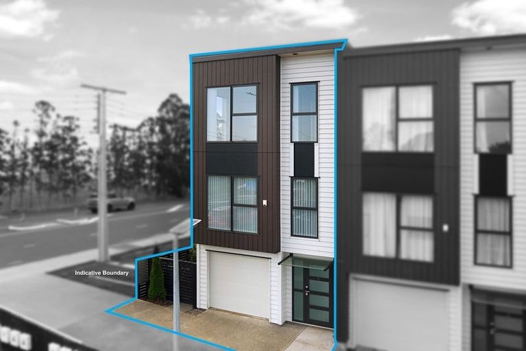 Photo of property in 1/107 Hobsonville Road, West Harbour, Auckland, 0618