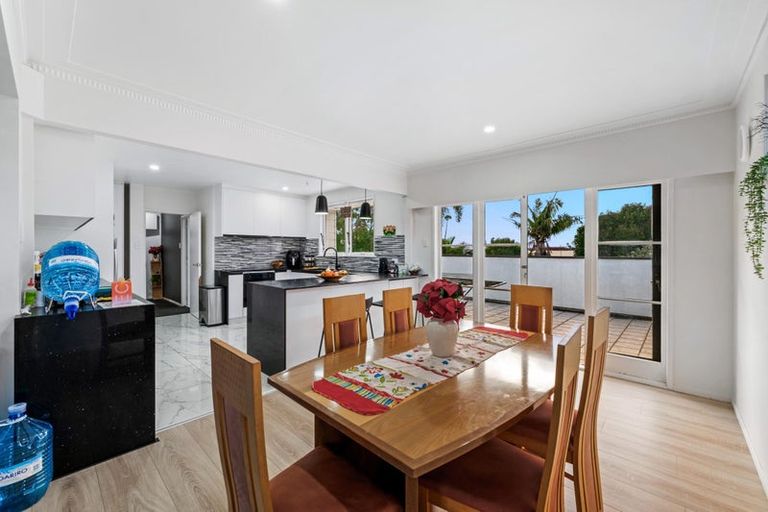 Photo of property in 214a Edmonton Road, Te Atatu South, Auckland, 0610