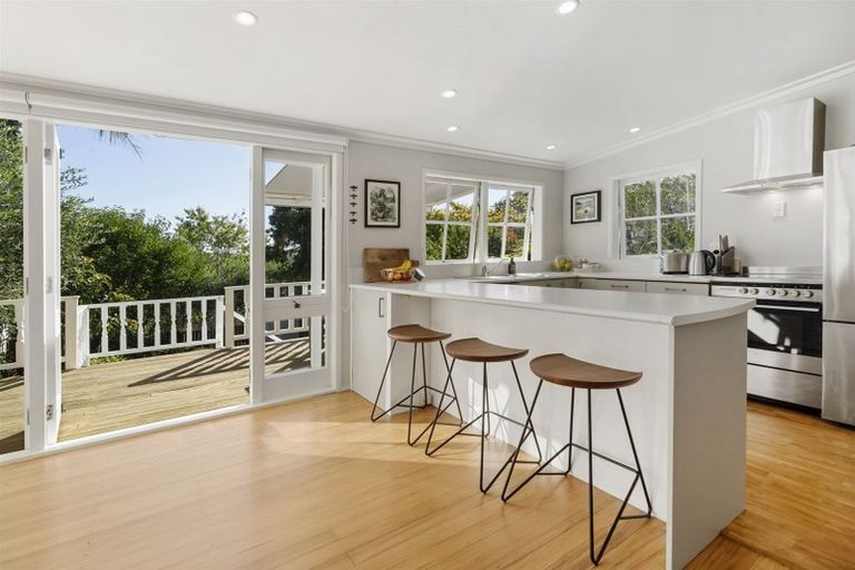 Photo of property in 7 Rodney Road, Northcote Point, Auckland, 0627