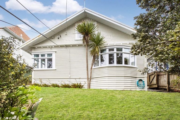 Photo of property in 41 Fairview Crescent, Kelburn, Wellington, 6012