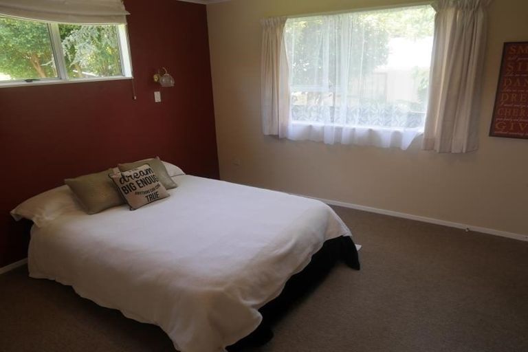 Photo of property in 25 Hartford Crescent, Totara Park, Upper Hutt, 5018
