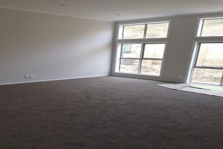 Photo of property in 9a Madeira Close, Whitby, Porirua, 5024