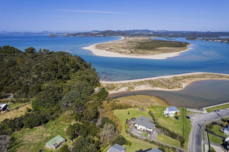 Photo of property in 36 Te Maika Road, Ngunguru, Whangarei, 0173