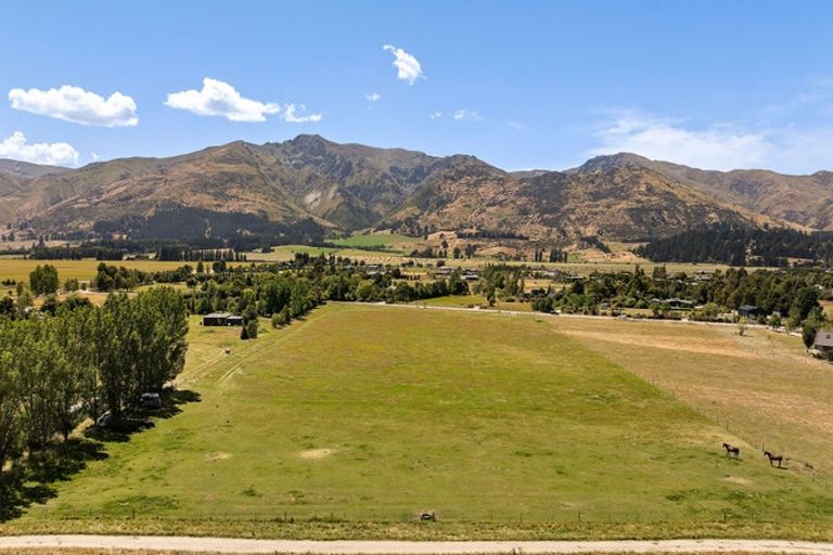 Photo of property in 24 Lachlan Avenue, Hawea Flat, Lake Hawea, 9382