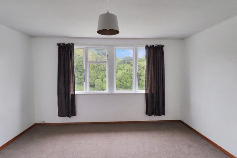 Photo of property in 5 Takatimu Way, Johnsonville, Wellington, 6037