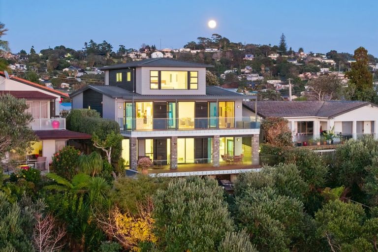 Photo of property in 236 Vipond Road, Stanmore Bay, Whangaparaoa, 0932