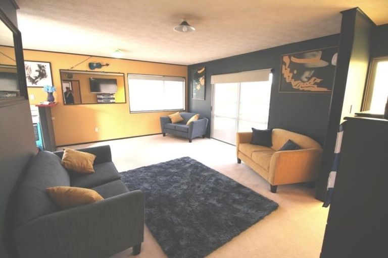 Photo of property in 20 Styca Place, Sunnyvale, Auckland, 0612