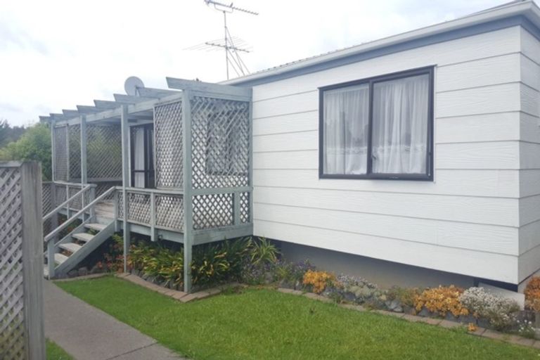 Photo of property in 2/40 Hillcrest Avenue, Hillcrest, Auckland, 0627