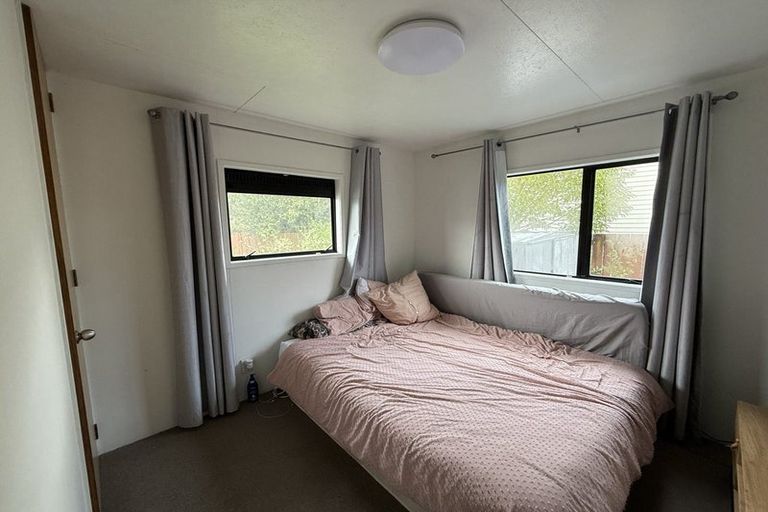 Photo of property in 1/20 Ocean View Road, Northcote, Auckland, 0627