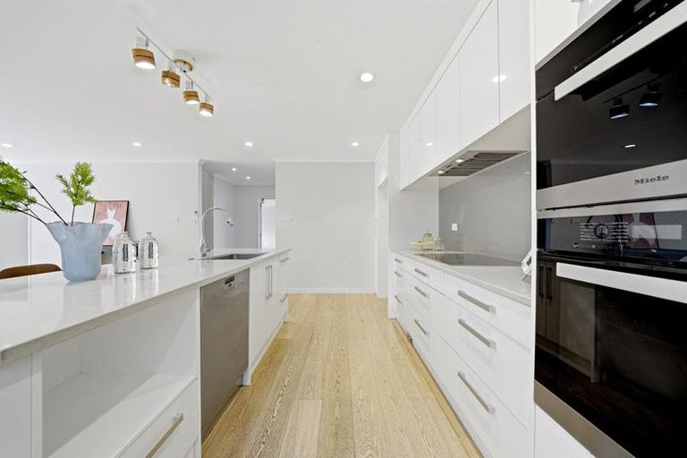 Photo of property in 152a Weatherly Road, Torbay, Auckland, 0630