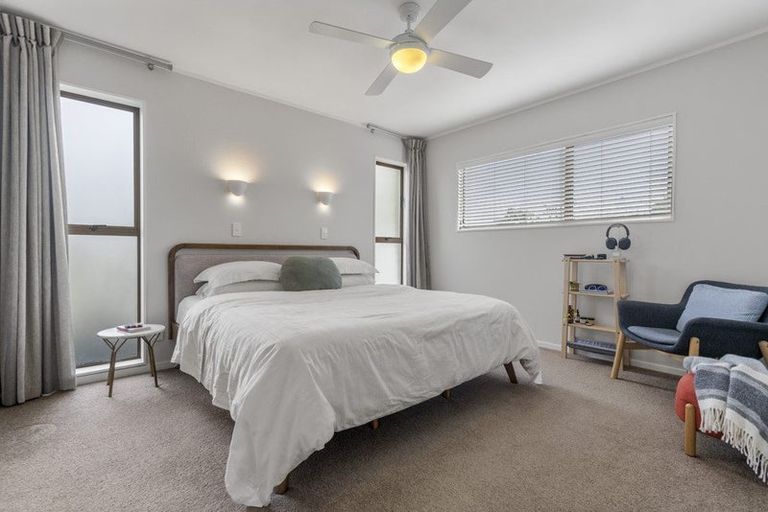 Photo of property in 13 James Evans Drive, Northcote, Auckland, 0627