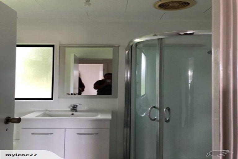 Photo of property in 17 Sabana Place, Unsworth Heights, Auckland, 0632