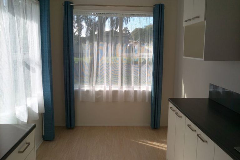 Photo of property in 325 Roscommon Road, Clendon Park, Auckland, 2103