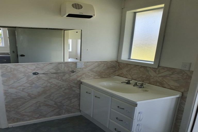 Photo of property in 24 Beach Road, Glenbrook, Waiuku, 2681