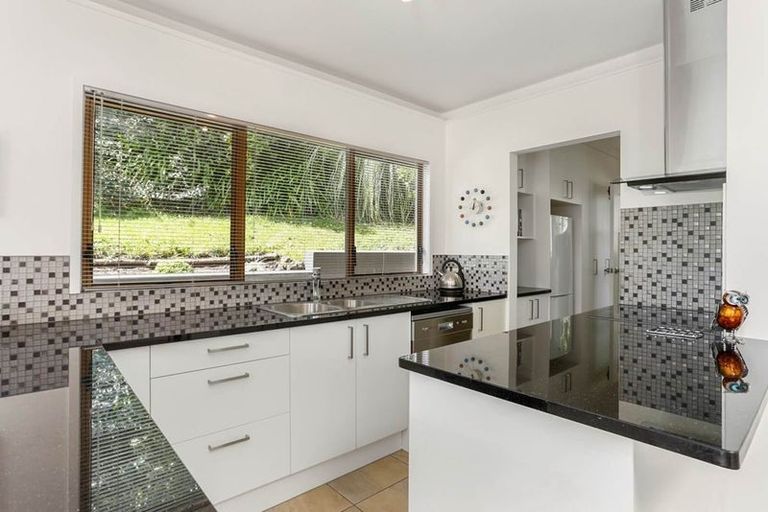 Photo of property in 2/54 Mayfair Crescent, Mairangi Bay, Auckland, 0630